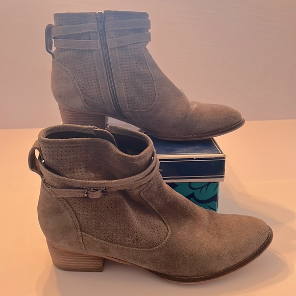 Womens size 10 taupe suede boots - Picture 1 of 4